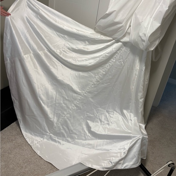 Essense of Australia Wedding Dress (D3794) - Picture 10 of 12